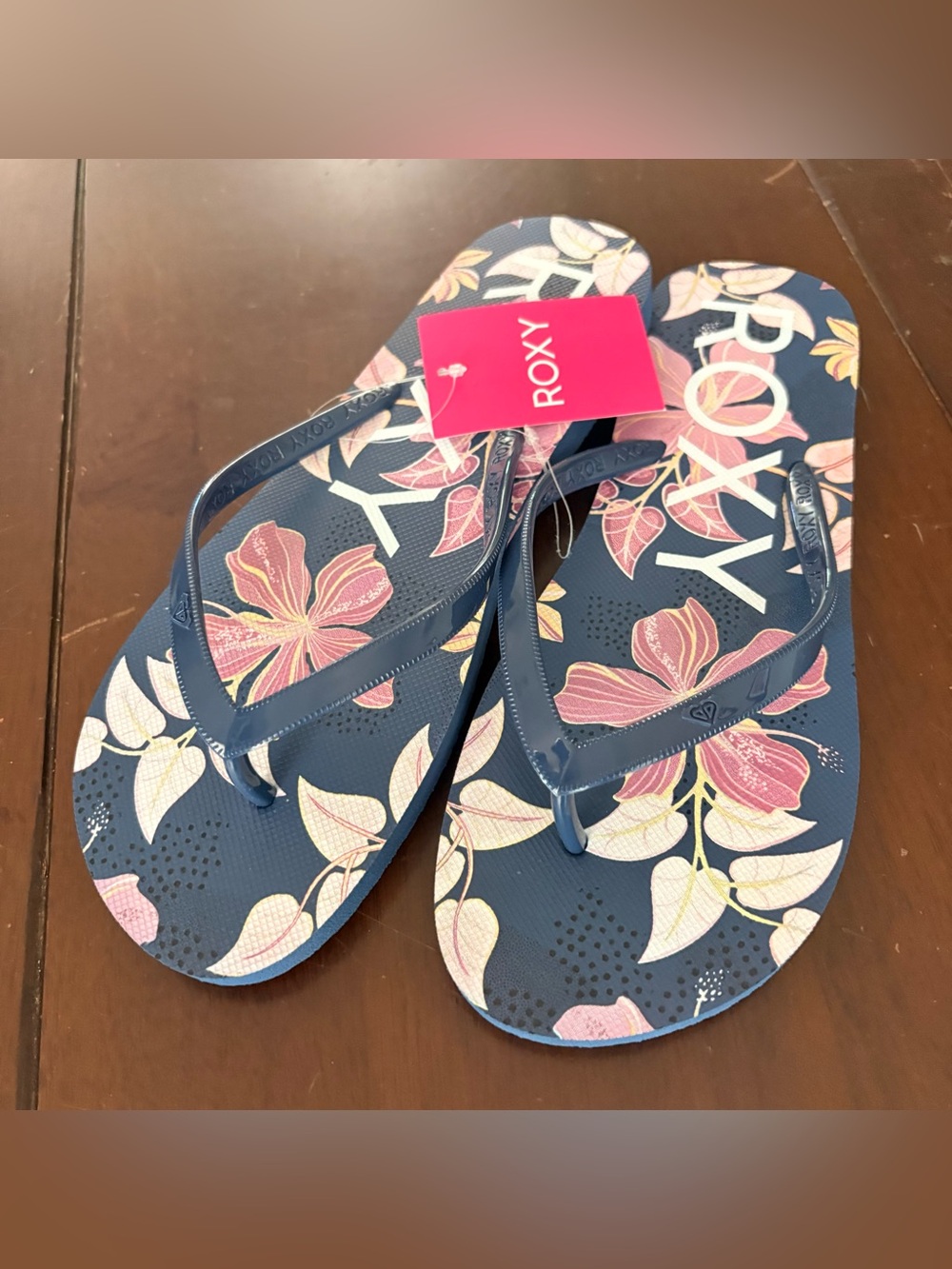 NWT Roxy Viva Stamp Il Flip
Flops Navy Pink Floral Size 9